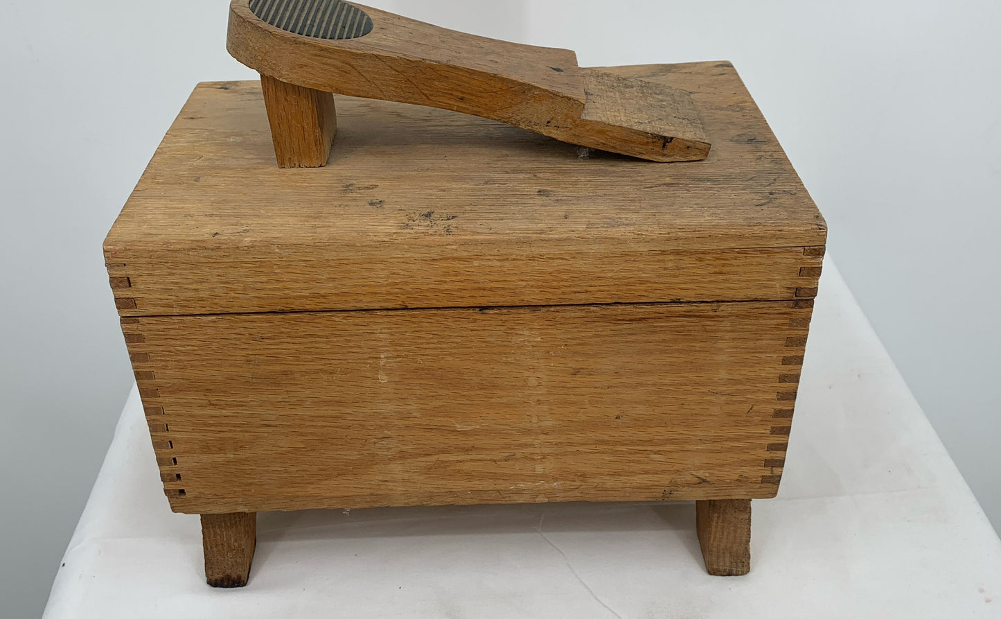 Vintage Cavalier Company Footed Wood Shoe Shine Box With Latch