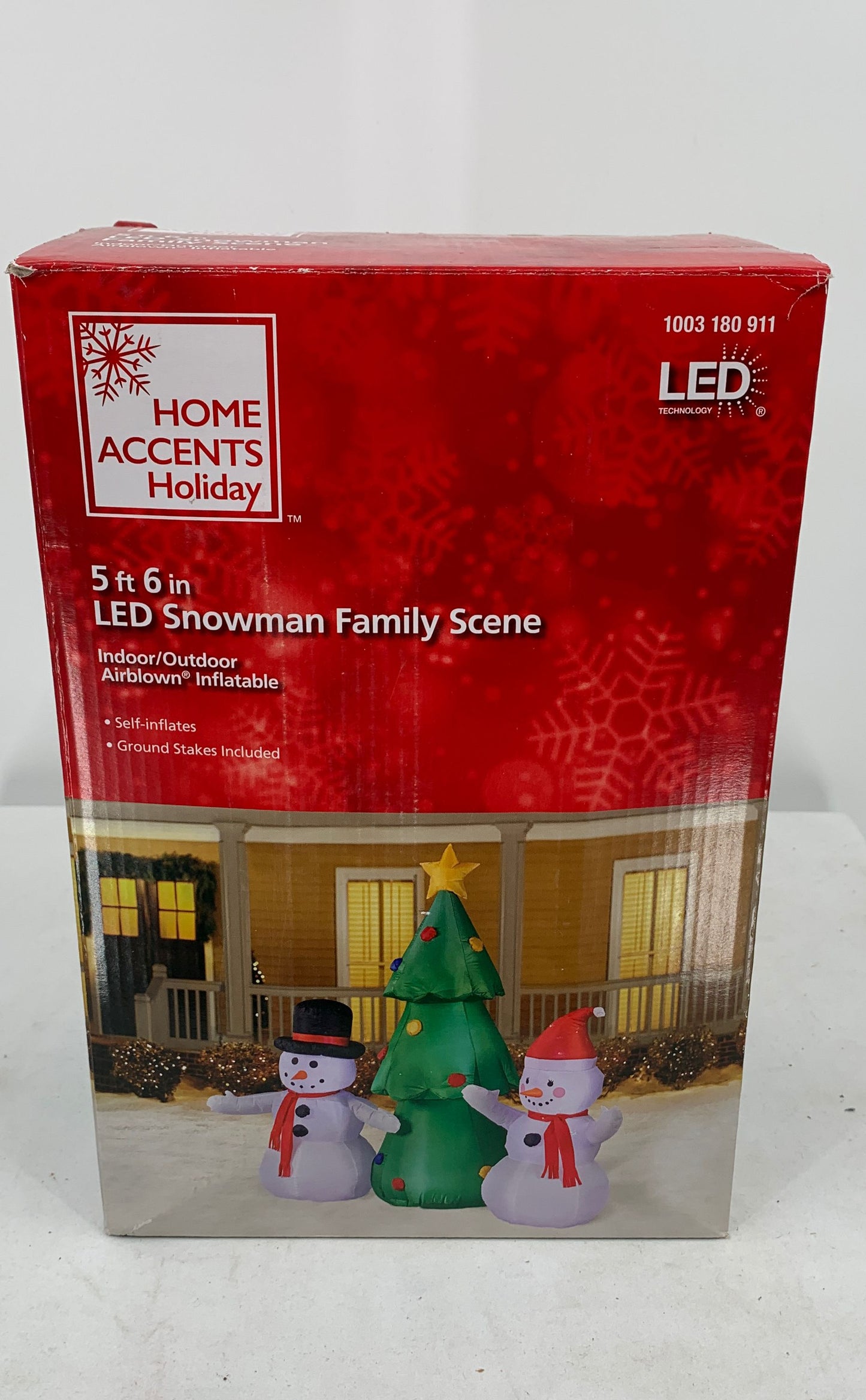 Home Accents Holiday 5' 6" Self Inflated Led Snowman Family Scene
