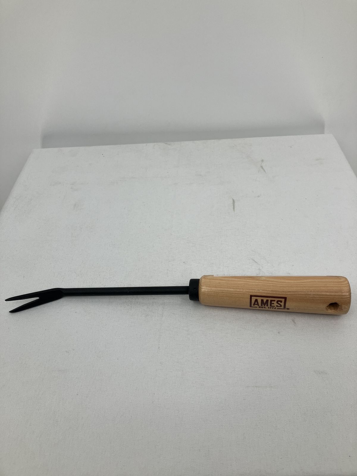 Ames Tempered Steel Hand Weeder With Wood Handle, 12 Inch, #2447000 New