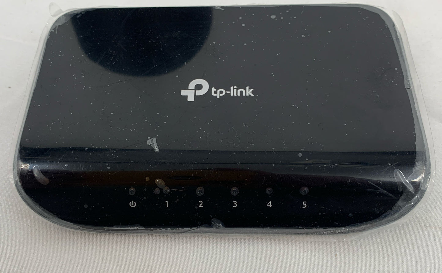 TP-LINK TGR1900 WiFi Dual-Band OnHub Tower & TP-LINK 5 Port GB Desktop Switch